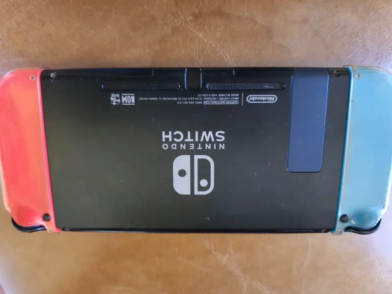 Nintendo Switch con accesorios y funda - 5