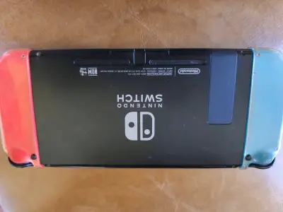 Nintendo Switch con accesorios y funda - miniatura 5