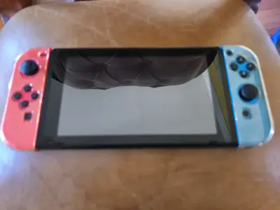 Nintendo Switch con accesorios y funda - miniatura 6