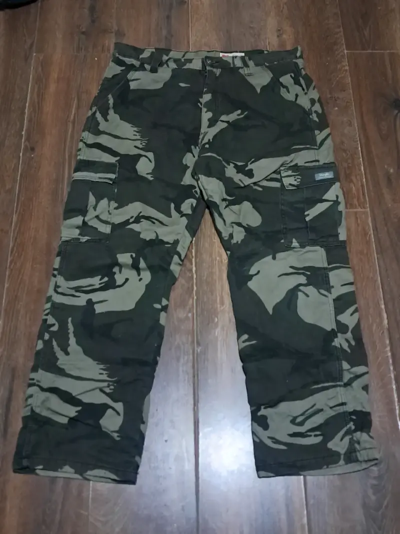 Pantalones cargo camuflados Wrangler - 1