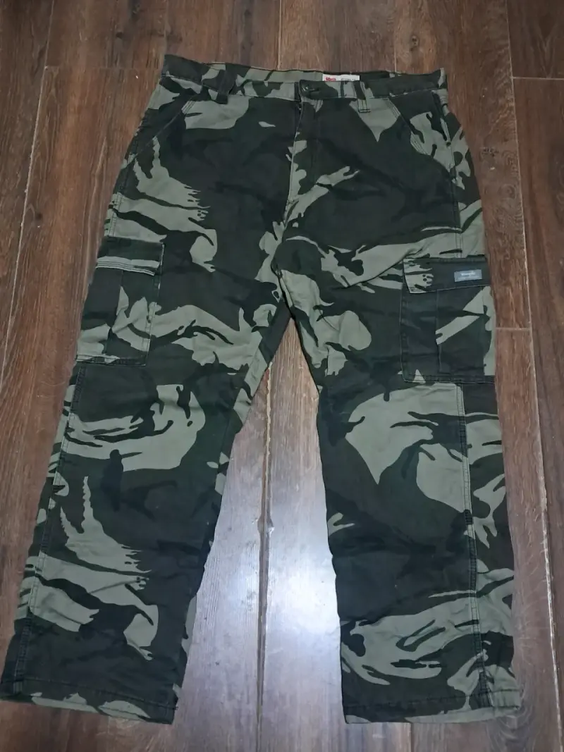 Pantalones cargo camuflados Wrangler - 2