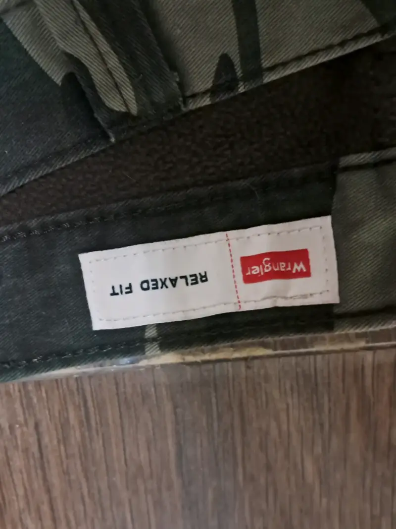 Pantalones cargo camuflados Wrangler - 3