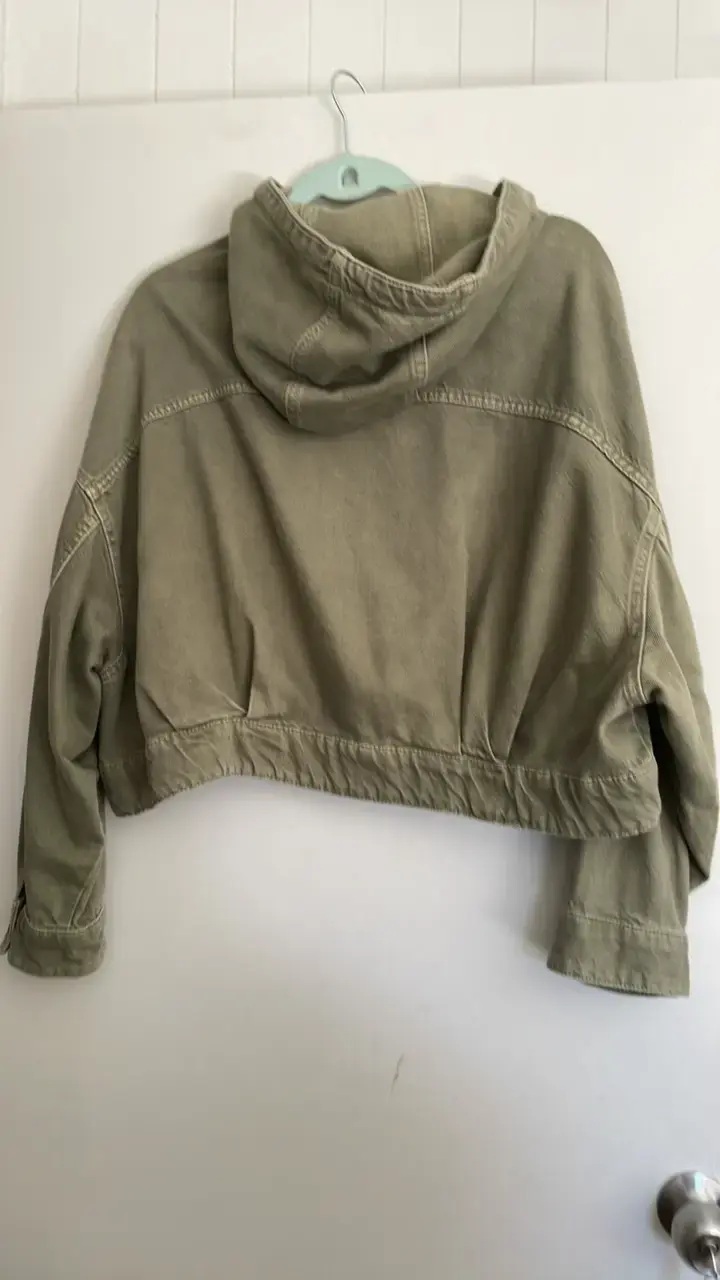 Chaqueta corta con capucha Zara verde oliva - 2