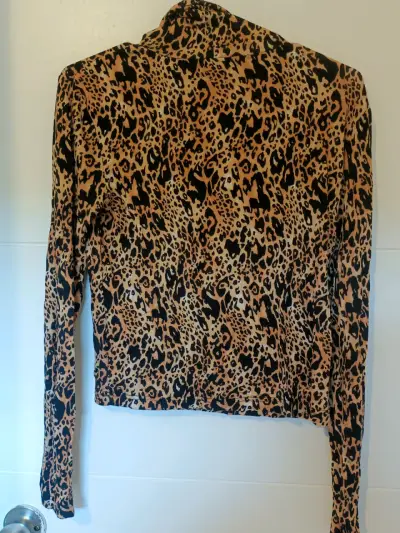 Polera de manga larga con estampado animal print - miniatura 2