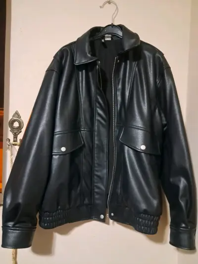 Chaqueta de cuero sintético negra - miniatura 1