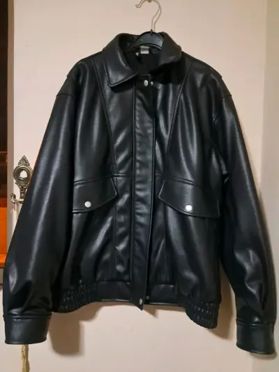Chaqueta de cuero sintético negra - miniatura 2