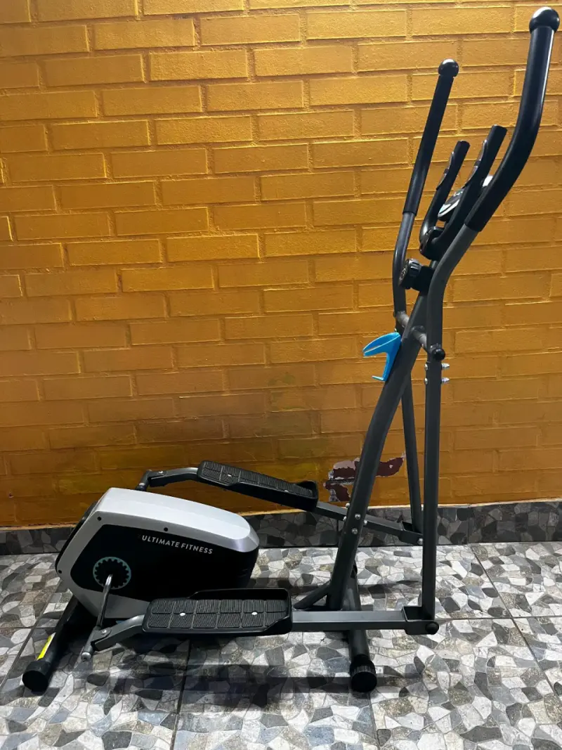 Elíptica Ultimate Fitness con monitor digital - 1