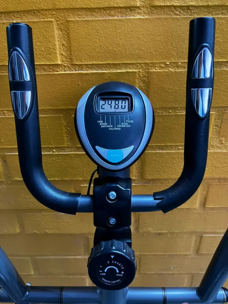 Elíptica Ultimate Fitness con monitor digital - 2