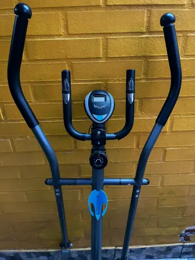 Elíptica Ultimate Fitness con monitor digital - miniatura 3