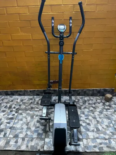 Elíptica Ultimate Fitness con monitor digital - miniatura 4