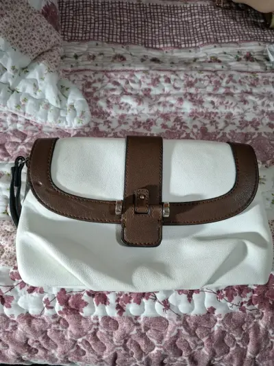 Cartera de mano blanca con detalles marrones Chaps - miniatura 1