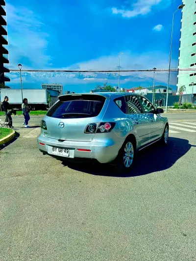 Mazda 3 Hatchback 2008 en buen estado - miniatura 2