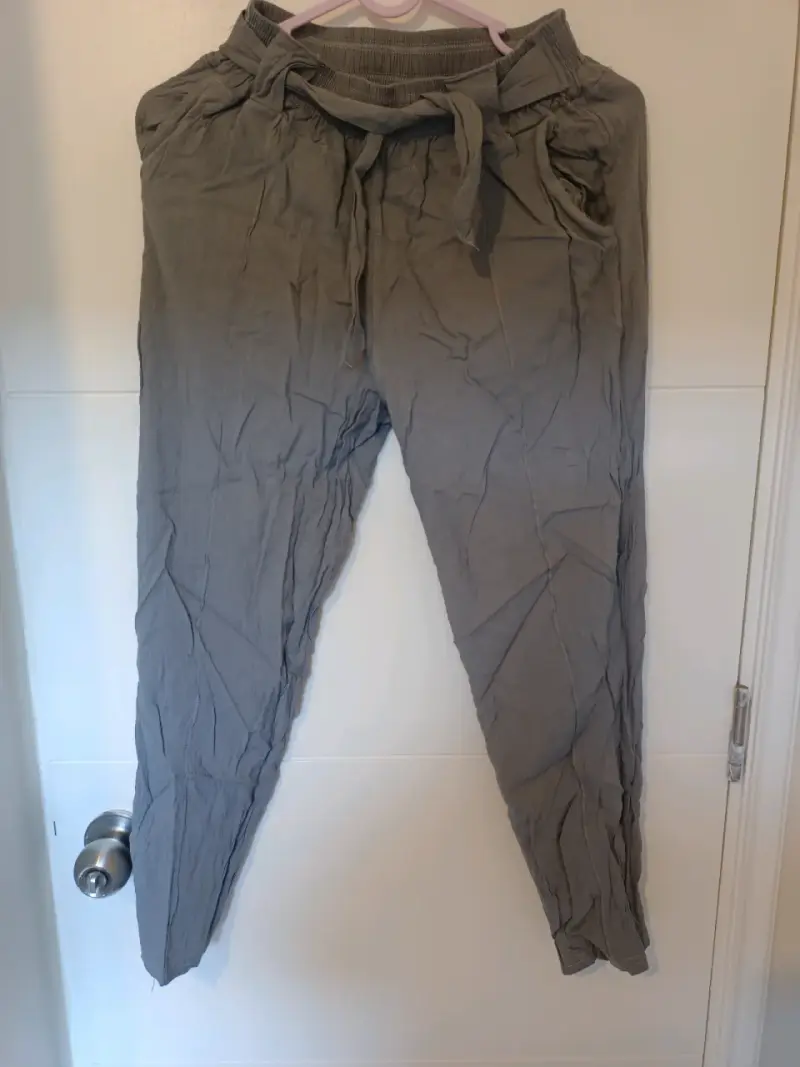 Pantalones de mujer color gris con lazo