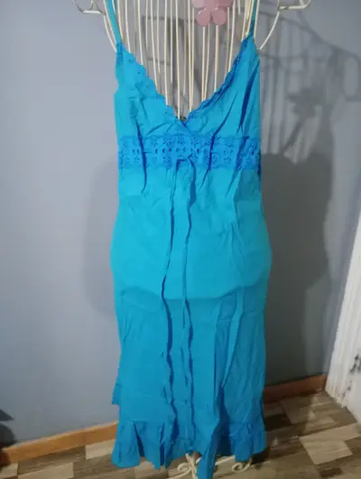 Vestido azul con encaje y tirantes - miniatura 1