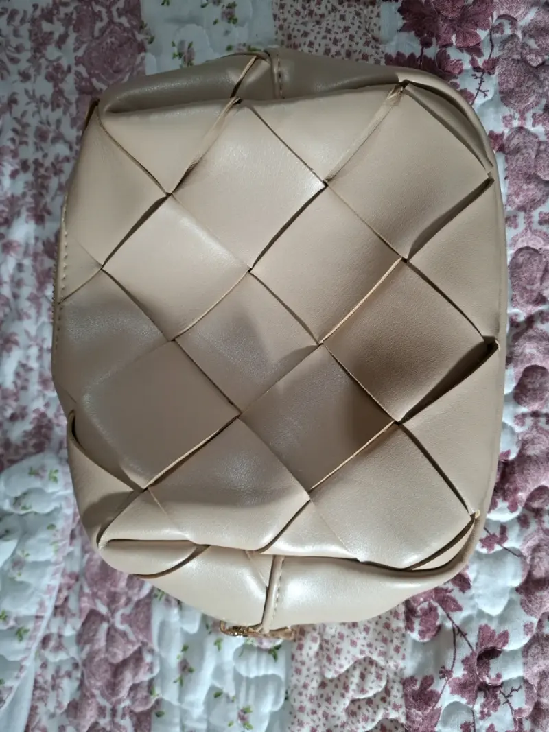 Cartera beige trenzada de A New Day - 1
