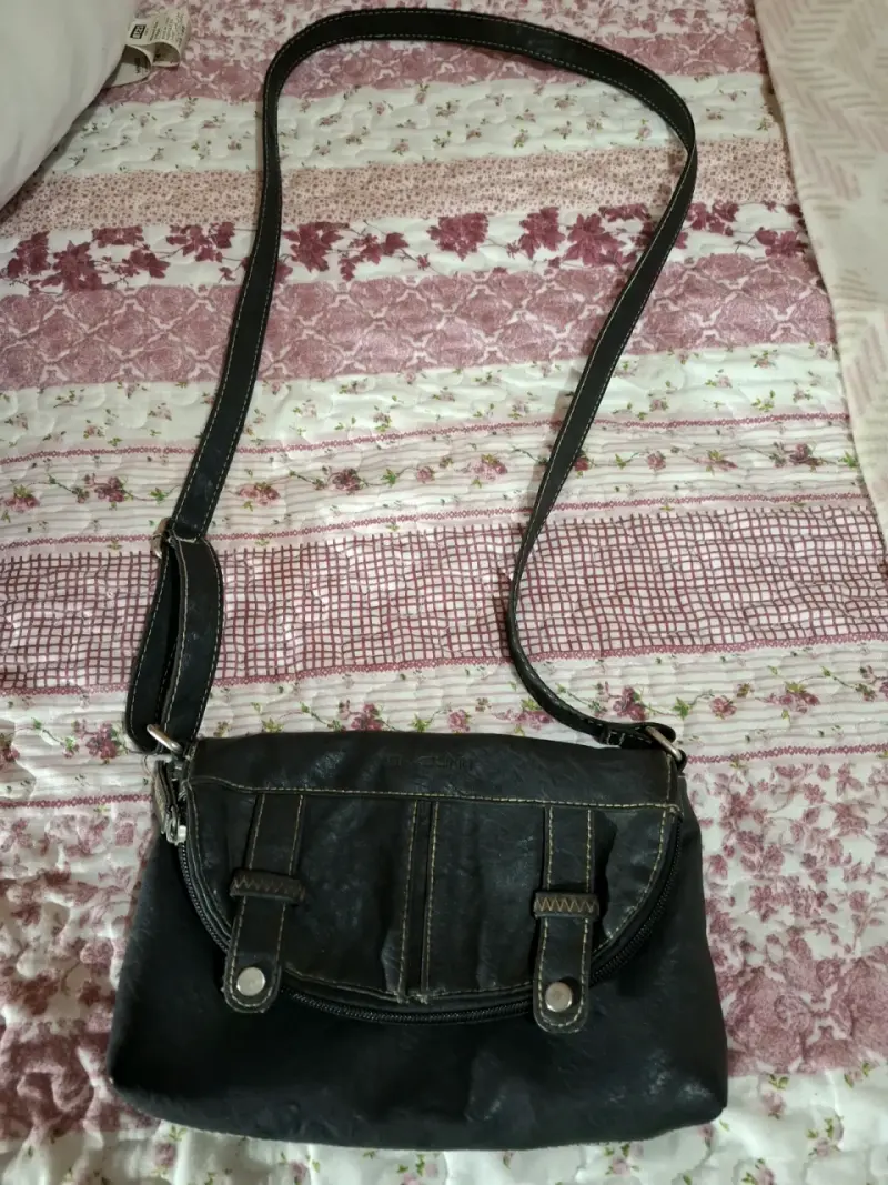 Cartera bandolera negra con cierre - 1