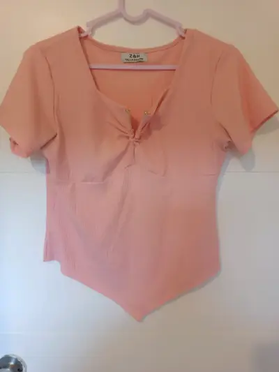 Polera rosa con detalle en el pecho Z&H - miniatura 1