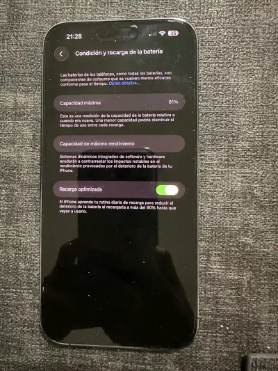 iPhone con batería al 81% en buen estado - miniatura 1