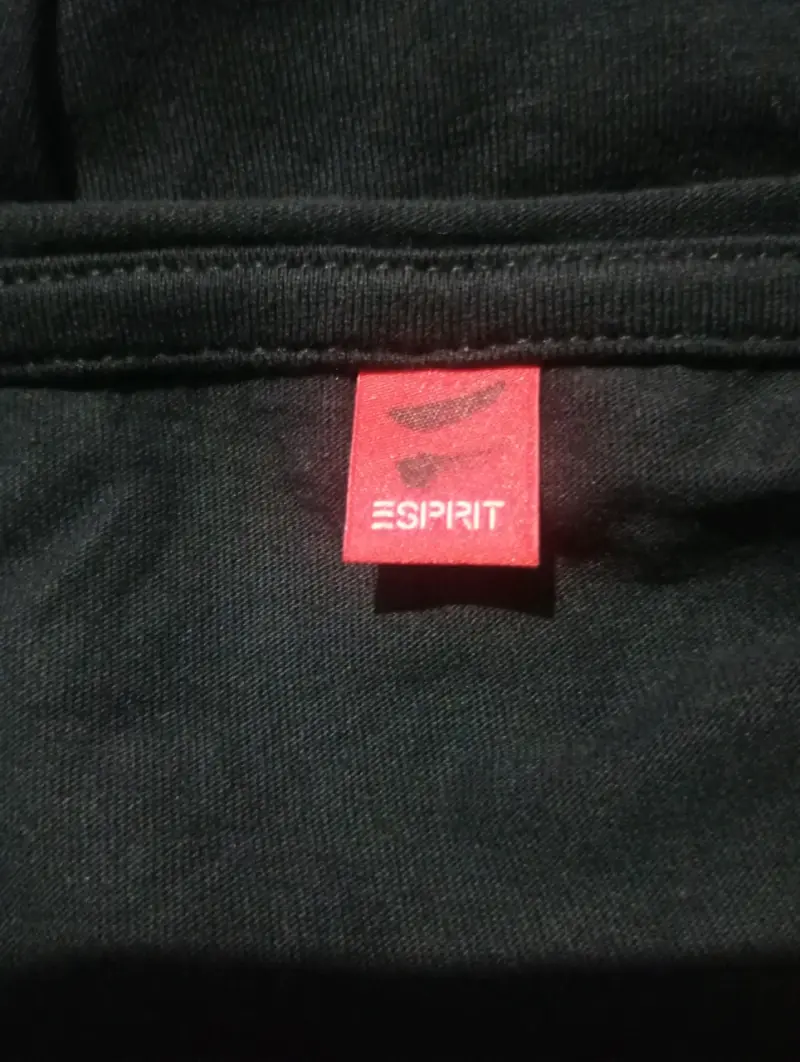 Polera negra con detalles brillantes Esprit - 3