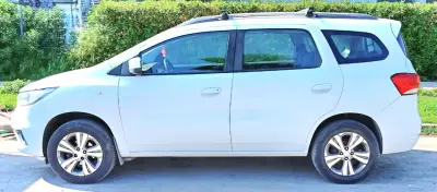 Chevrolet Spin 2019 en buen estado - miniatura 3