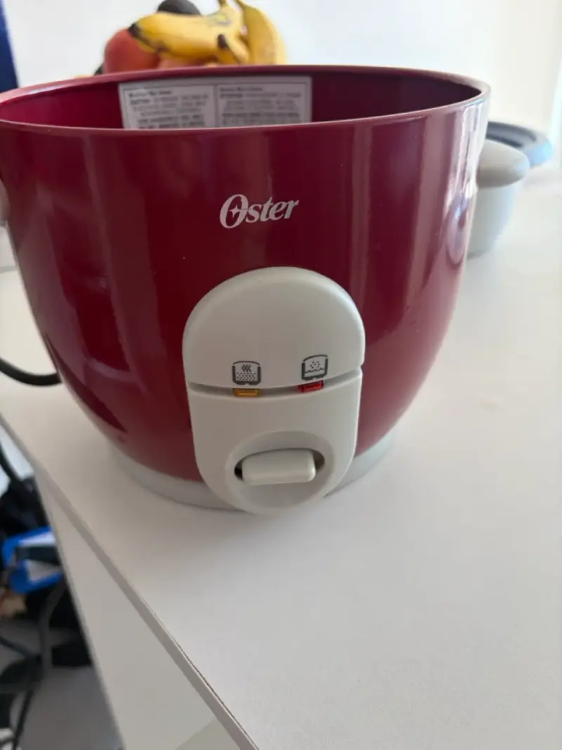 Arrocera eléctrica Oster roja con tapa de vidrio - 1
