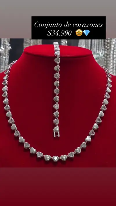 Conjunto de joyería con corazones y cristales - miniatura 1
