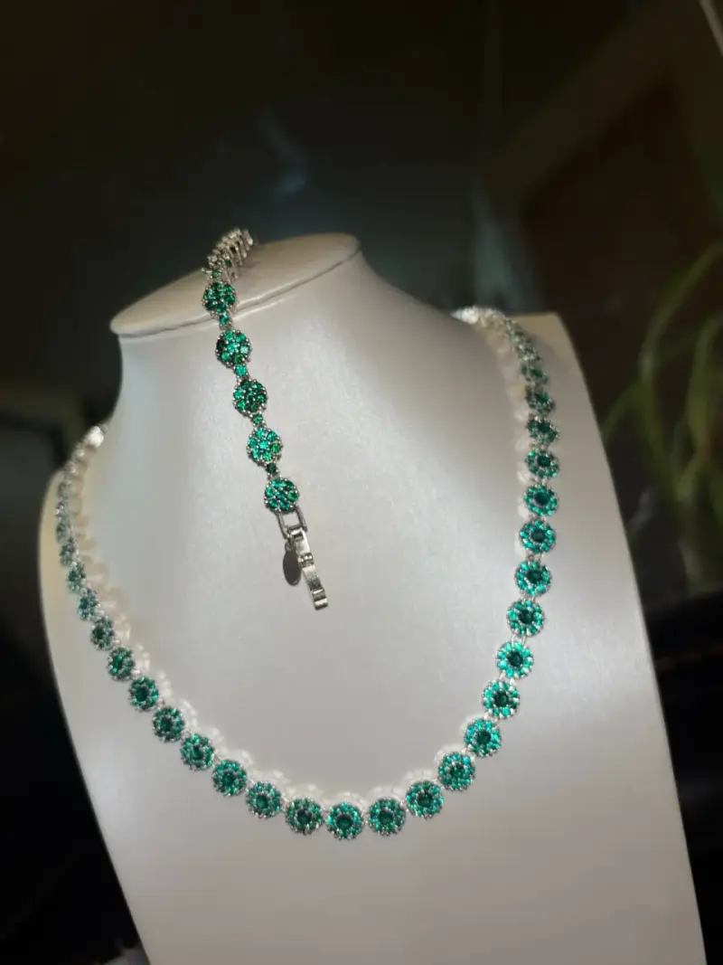 Conjunto de joyería con corazones y cristales - 2