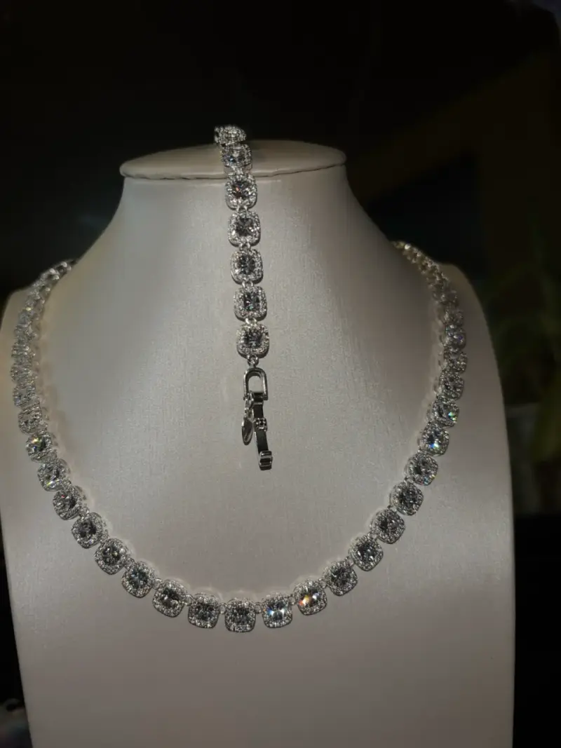 Conjunto de joyería con corazones y cristales - 3