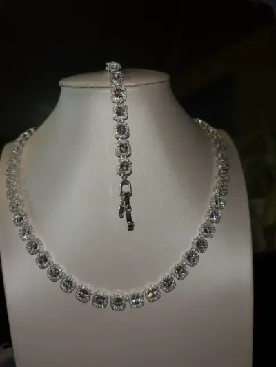 Conjunto de joyería con corazones y cristales - miniatura 3