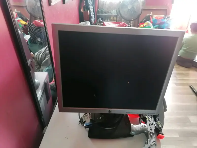 Monitor HP de 19 pulgadas en buen estado - 2