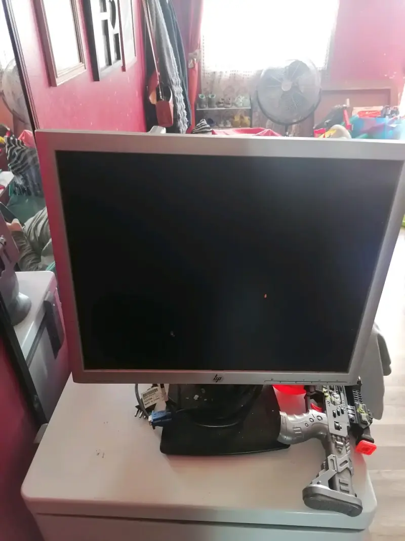 Monitor HP de 19 pulgadas en buen estado - 4