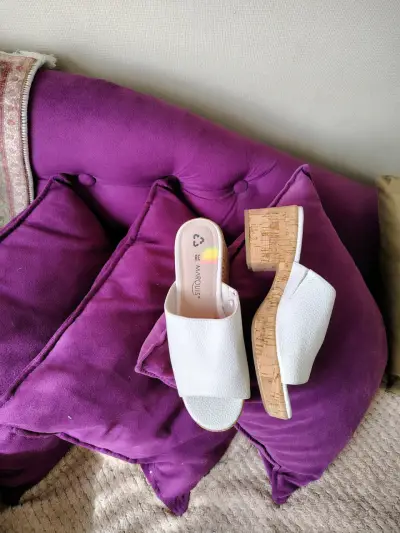 Sandalias blancas de tacón bajo Marquis - miniatura 1
