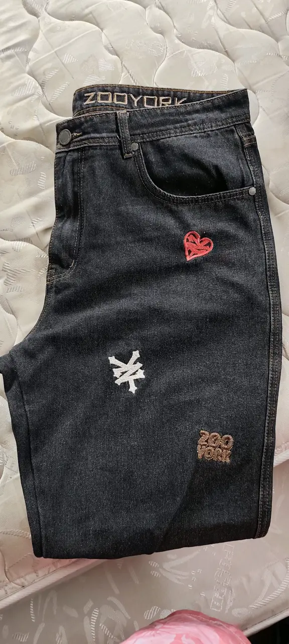 Jeans negros bordados Zoo York para hombre - 1