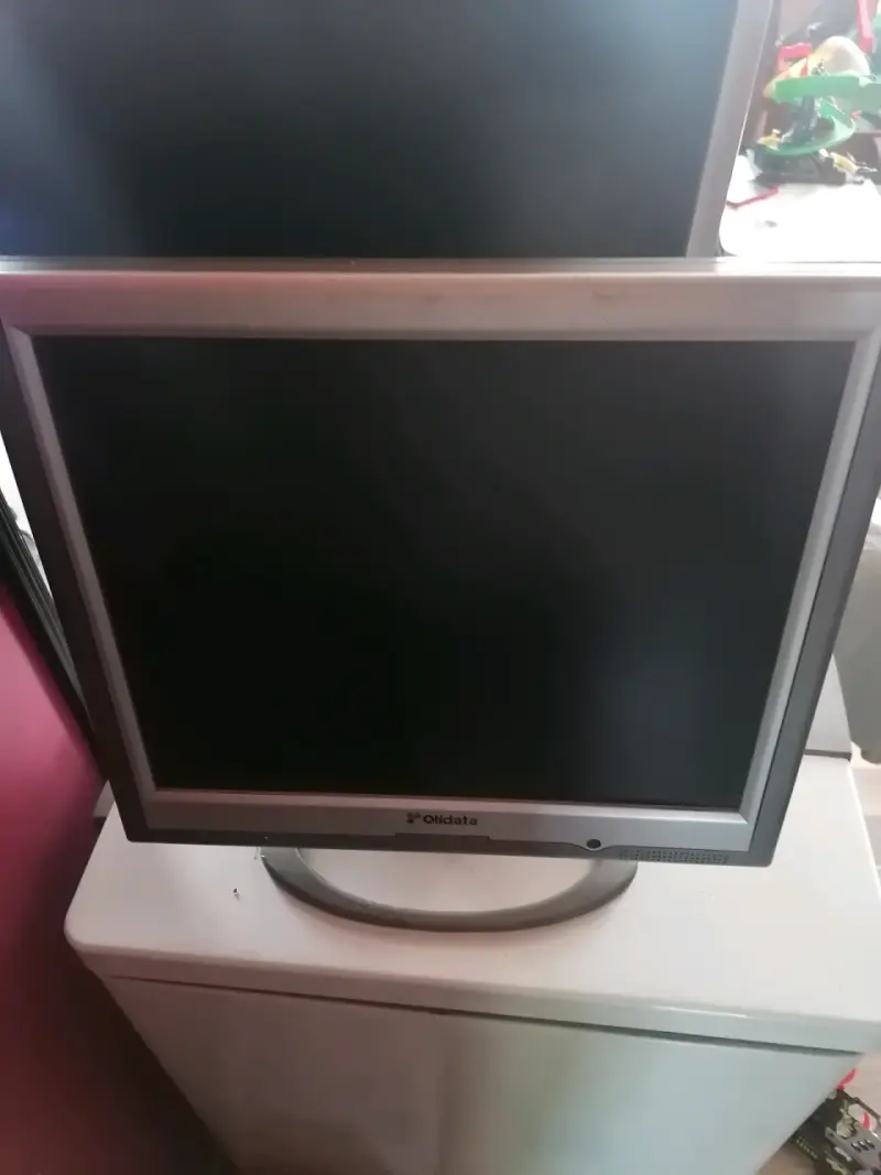 Monitor LCD Olidata de 17 pulgadas - 2