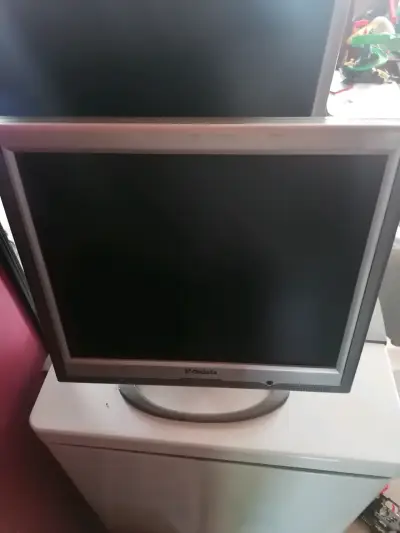 Monitor LCD Olidata de 17 pulgadas - miniatura 2
