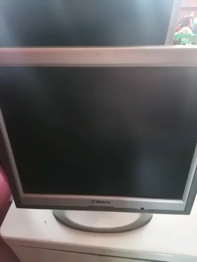 Monitor LCD Olidata de 17 pulgadas - miniatura 3