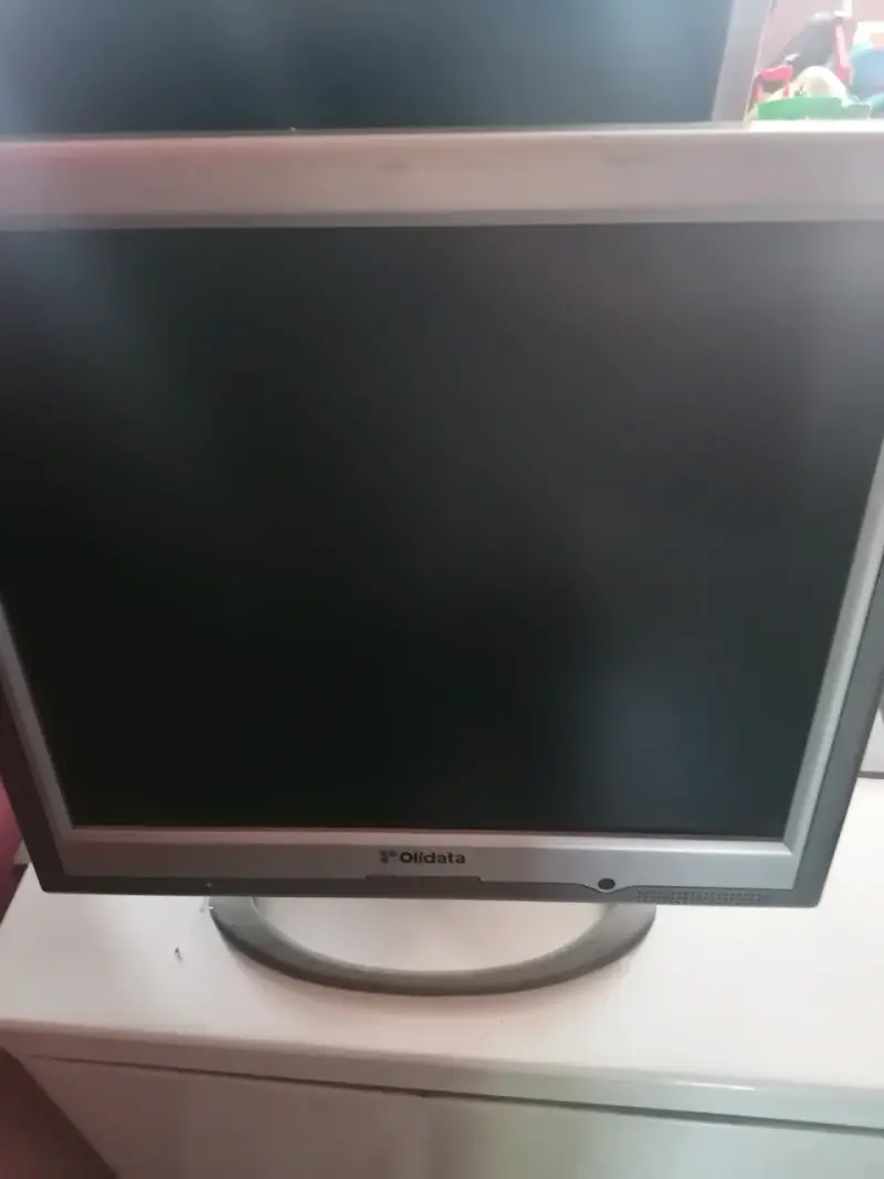 Monitor LCD Olidata de 17 pulgadas - 4
