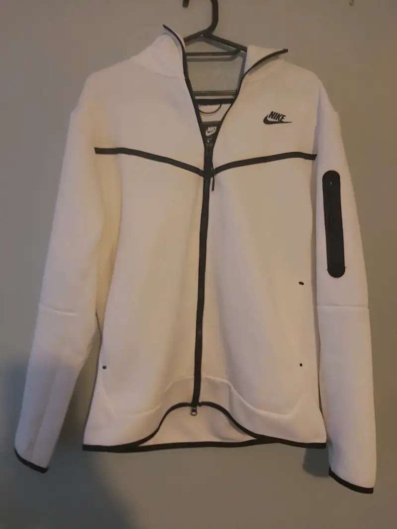 Chaqueta deportiva blanca Nike con capucha - 2