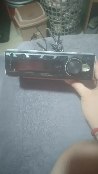 Radio para auto Pioneer con Bluetooth - miniatura 1