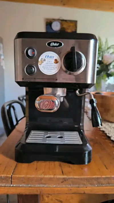 Cafetera espresso Oster 3 en 1 negra - miniatura 1