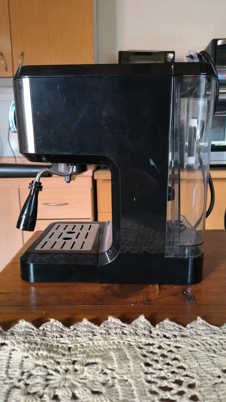 Cafetera espresso Oster 3 en 1 negra - 3