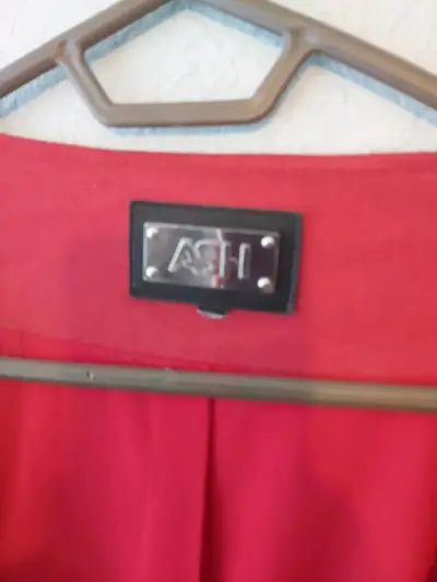 Chaqueta roja con cierre lateral ASH - miniatura 3