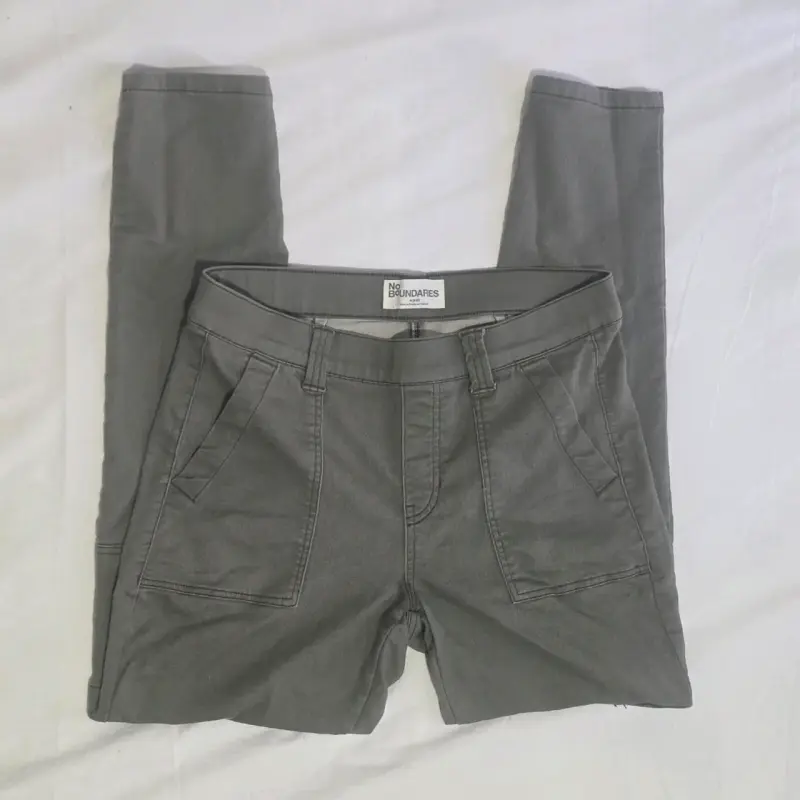 Pantalones cargo No Boundaries
