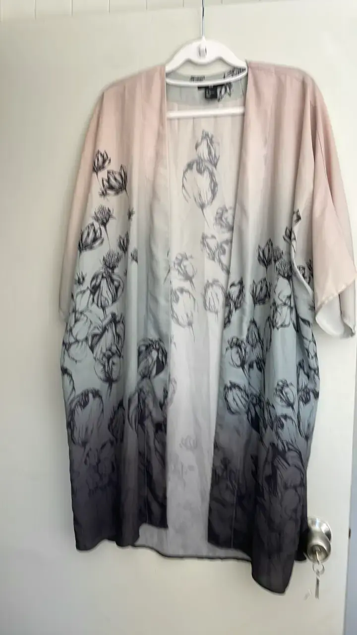 Kimono floral H&M en tonos pastel - 1