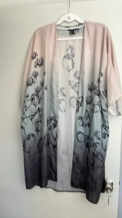 Kimono floral H&M en tonos pastel - miniatura 1