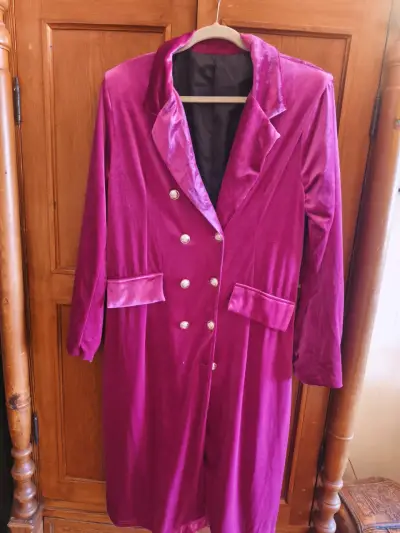 Hermoso y original Vestido/abrigo - miniatura 3