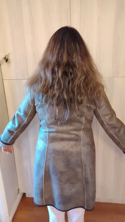 Abrigo de cuero sintético con forro de lana para mujer - miniatura 2