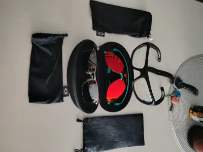 Gafas de Sol Oakley con Estuche + Troy - miniatura 1