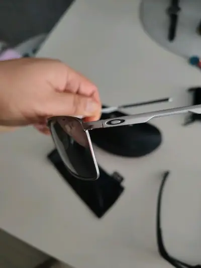 Gafas de Sol Oakley con Estuche + Troy - miniatura 3