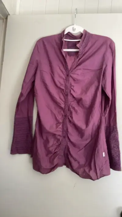 Blusa morada con detalles plisados - miniatura 1